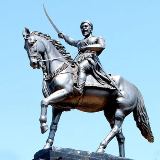 cropped-statue-2342792_640-1.jpg